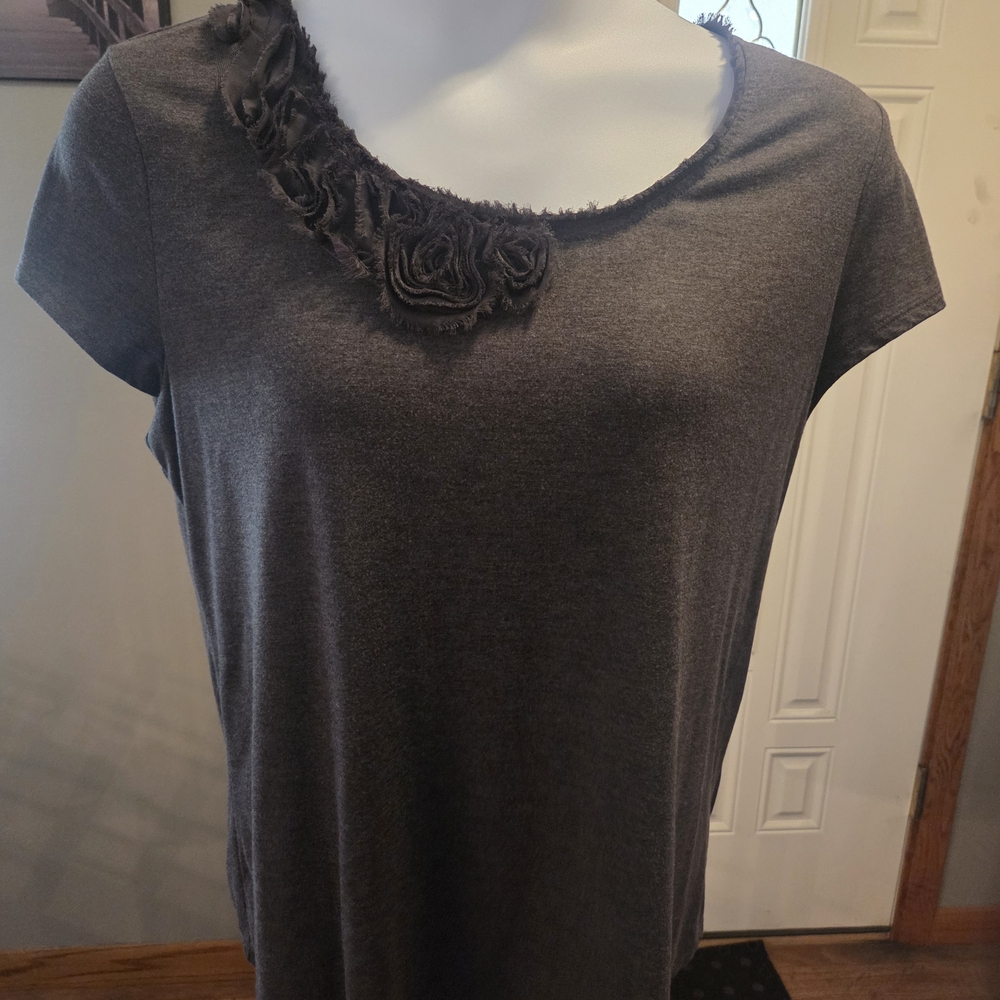 Daisy Fuentes Charcoal Rosette Short Sleeve Tee
